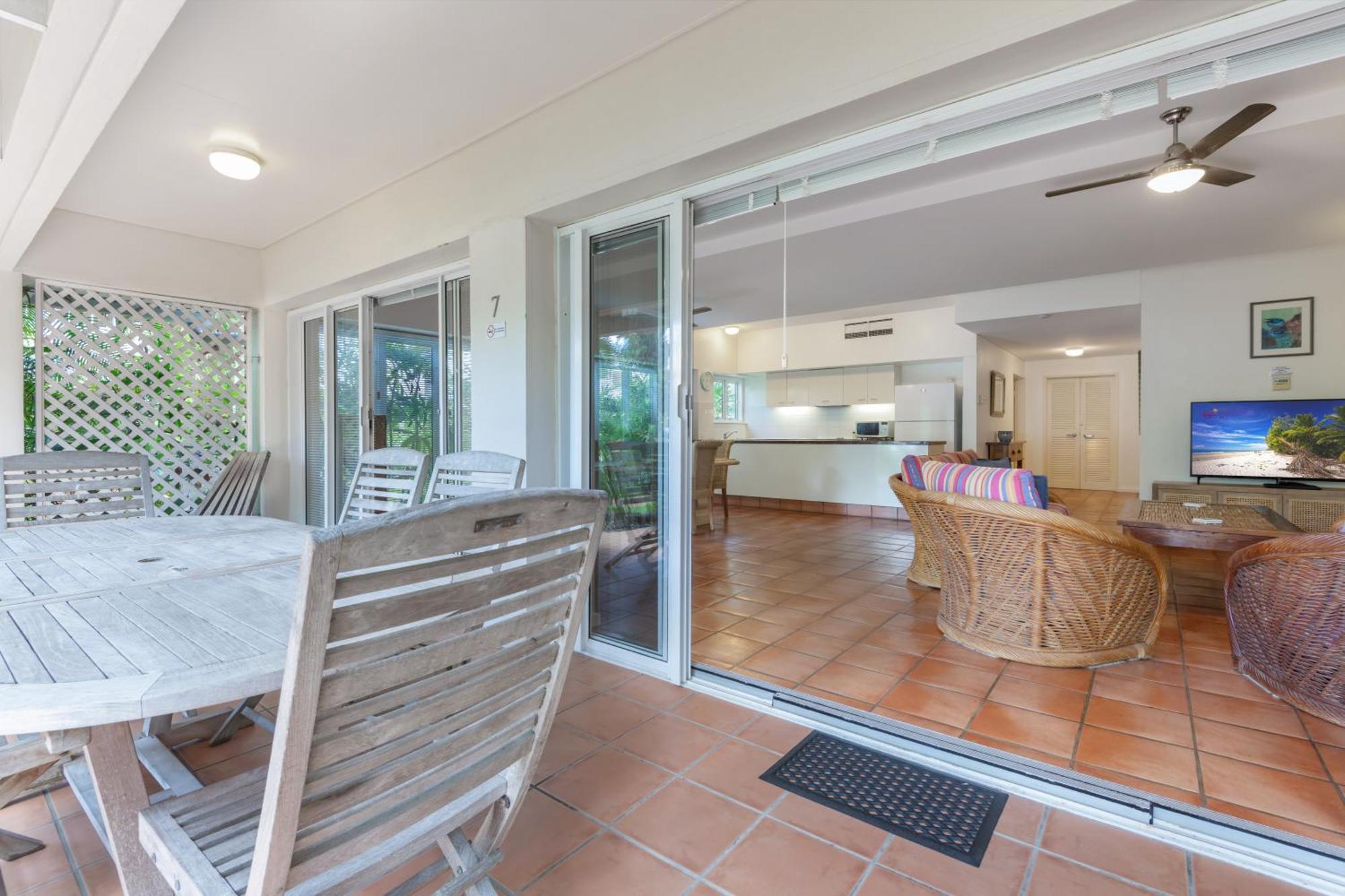 Balboa Apartments Port Douglas Exterior photo