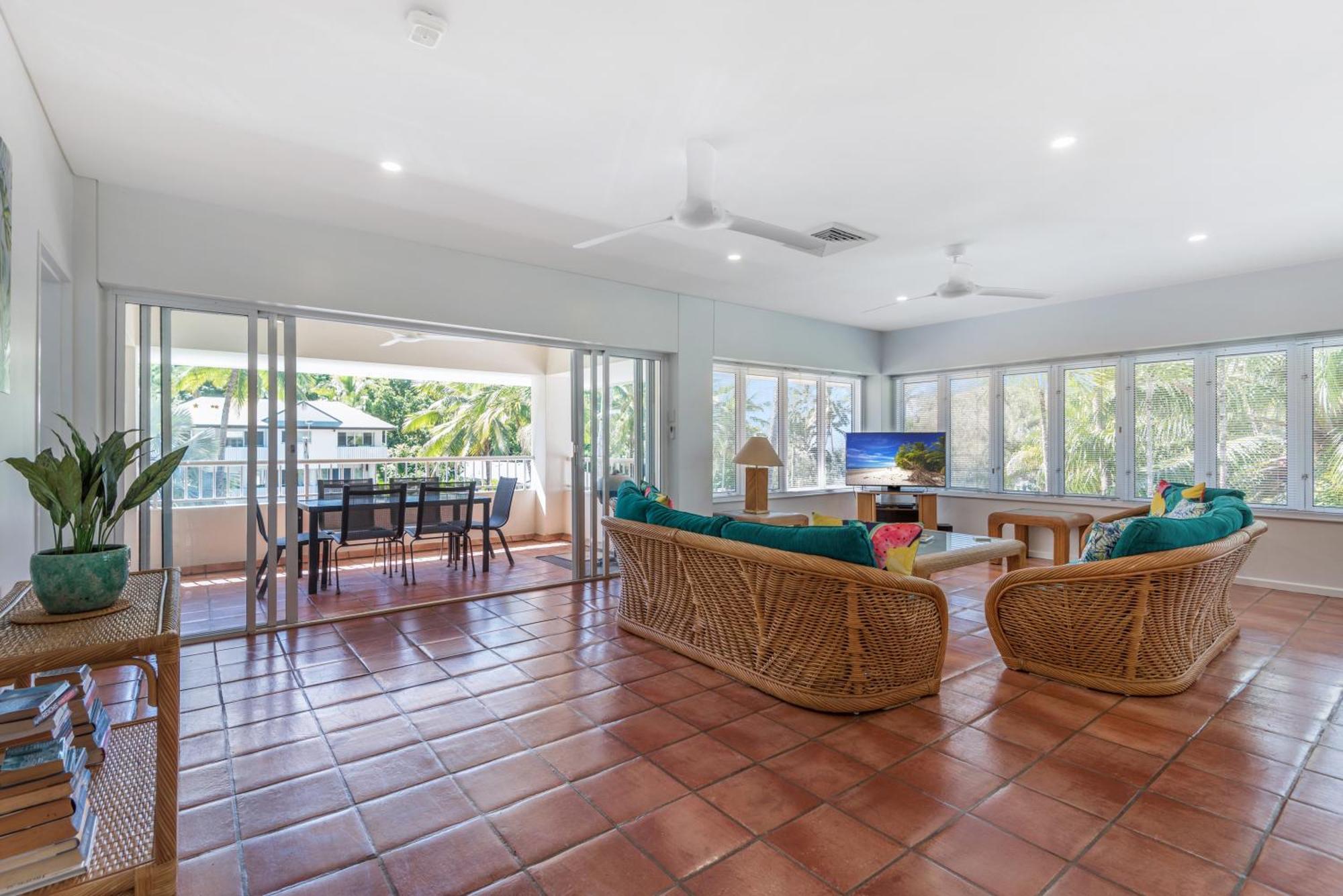 Balboa Apartments Port Douglas Exterior photo